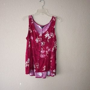 Torrid blouse, maroon floral scoop neck, sleeveless top.